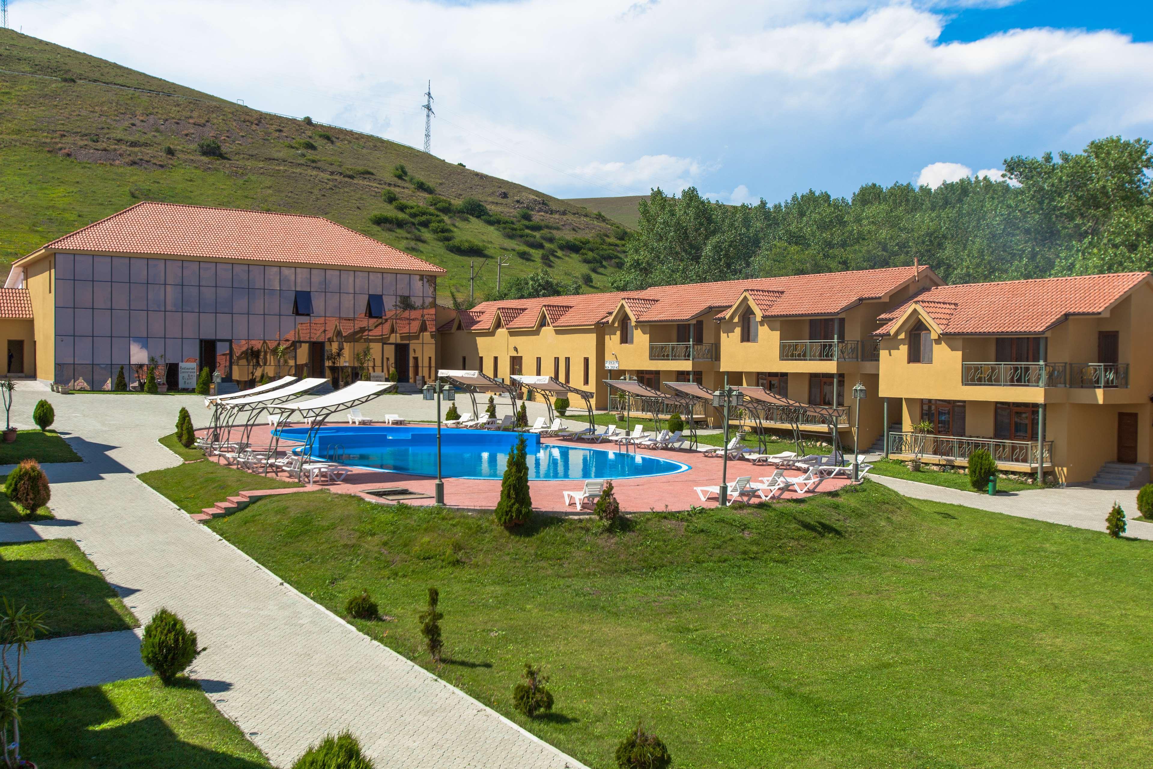 Best Western Bohemian Resort Севан Экстерьер фото